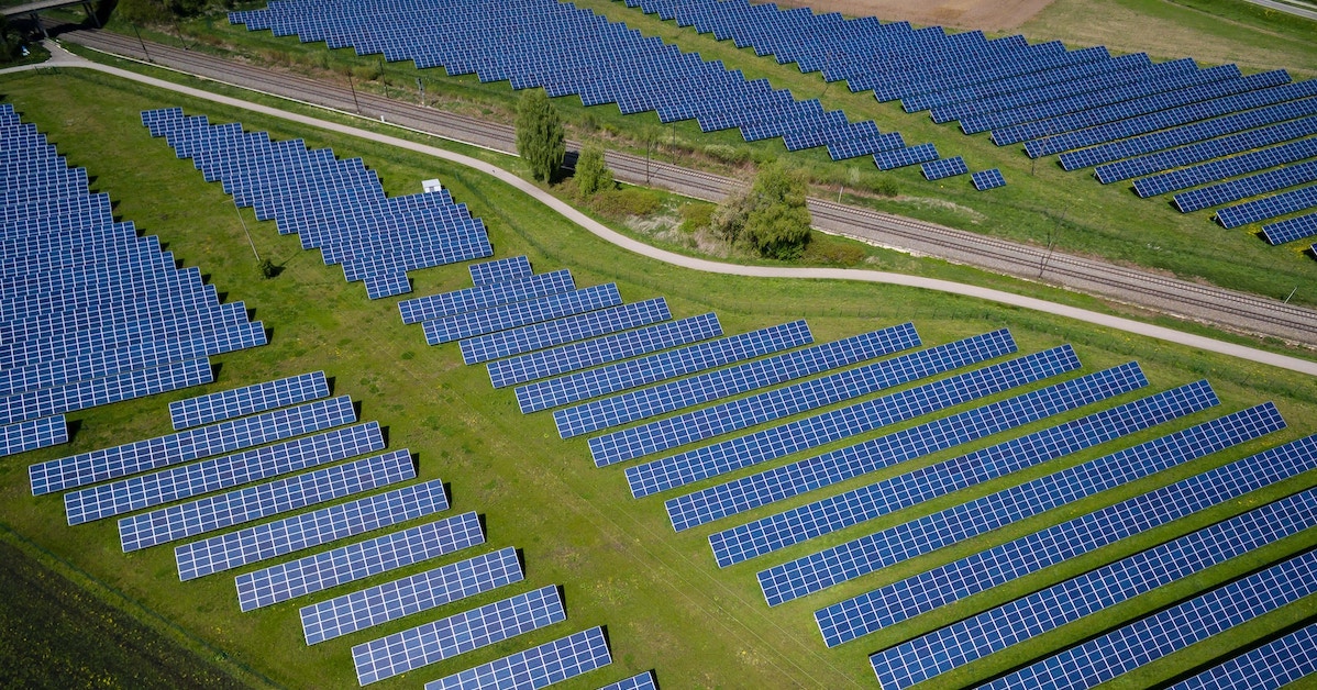 Starta solcellspark | Det minskar behovet av fossila bränslen.