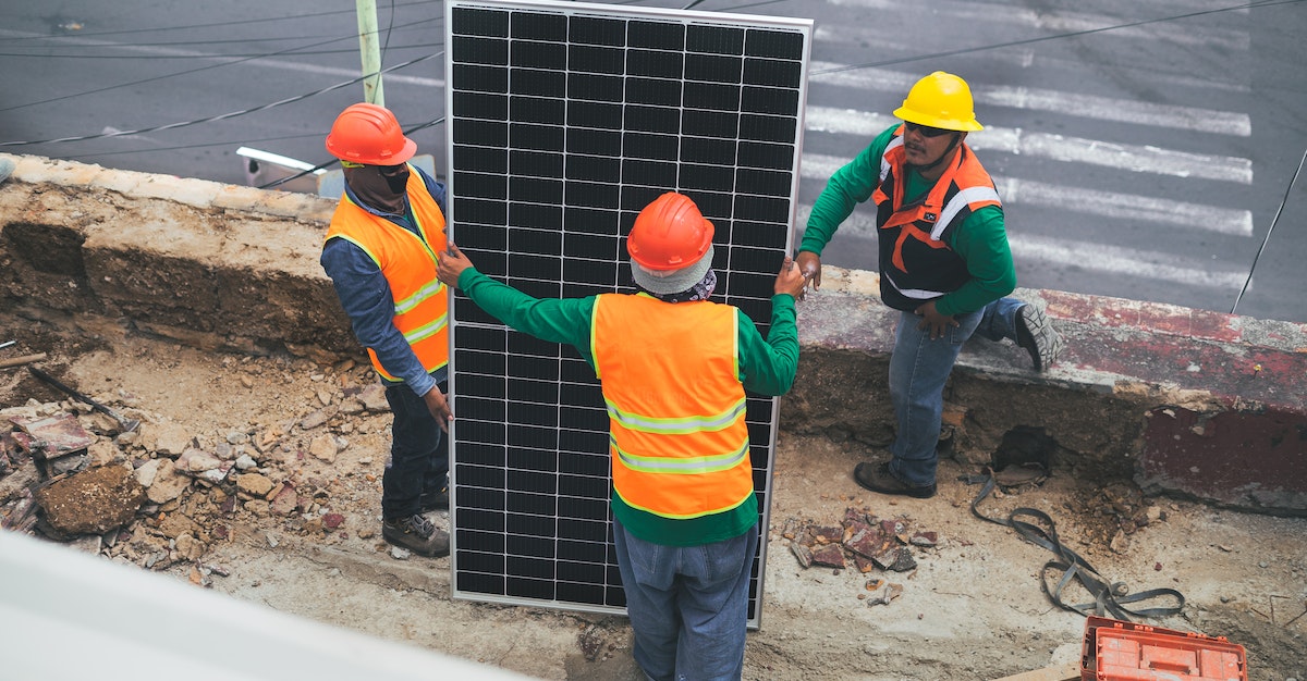 Vilken leverantör av solceller är bäst? Be om referenser från tidigare kunder.